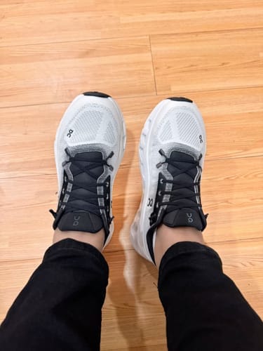 Customer photo review of Men's Cloudtilt Shoes