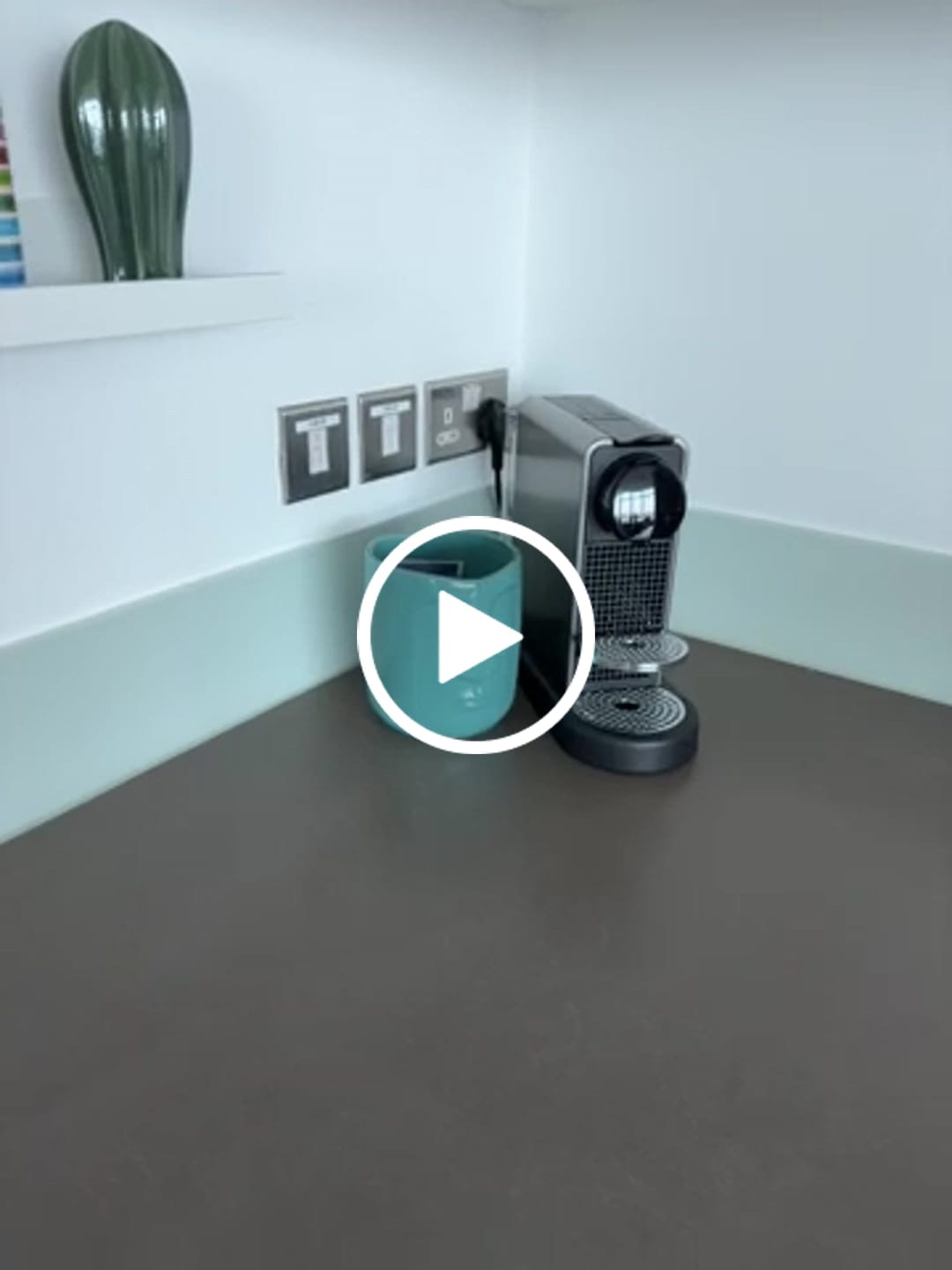 Customer video review of Ceramic Face Vase 12 Cm - Turquoise 15764-03