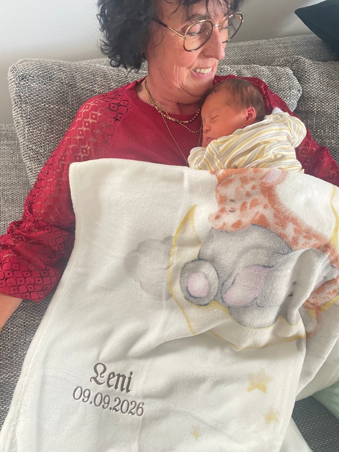 Customer photo review of Babydecke mit Namen bestickt Tiere auf Mond 75x100cm