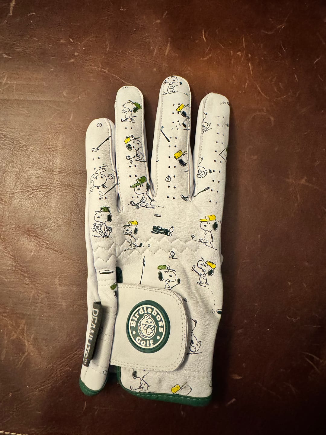 Customer photo review of Peanuts Snoopy Swing Glove