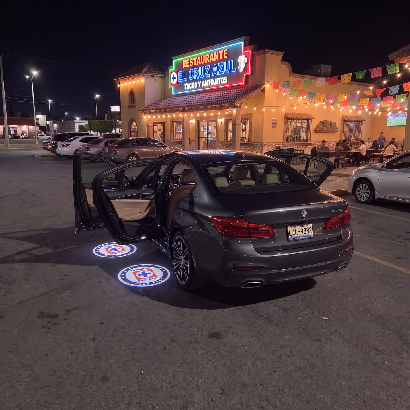 Customer photo review of Proyector para carro de equipo de futbol