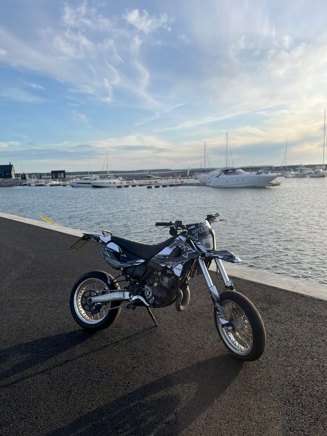 Customer photo review of White Carbon Graphics