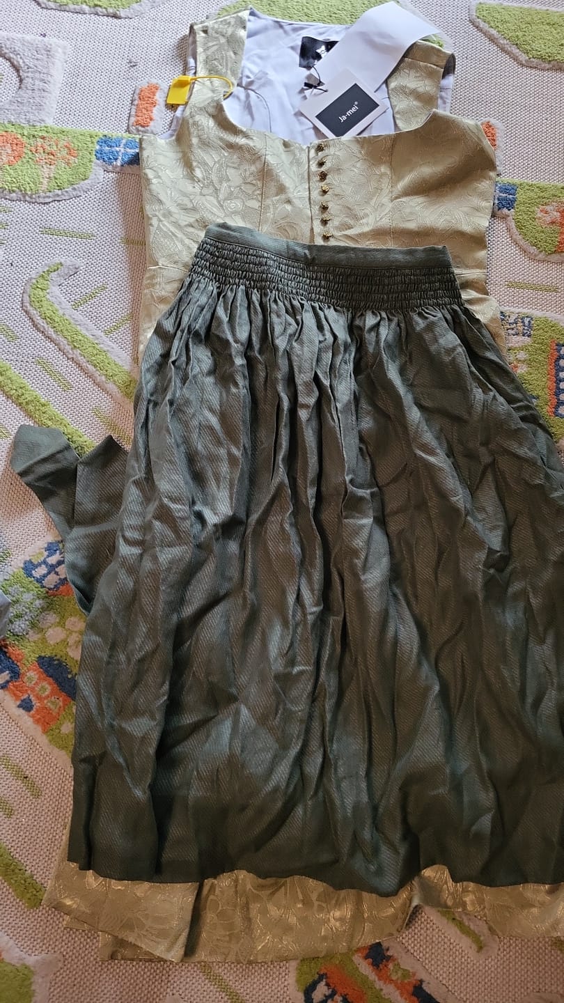 Customer photo review of Jacquard Dirndl in Flechtengrau mit Herzausschnitt Rosalie