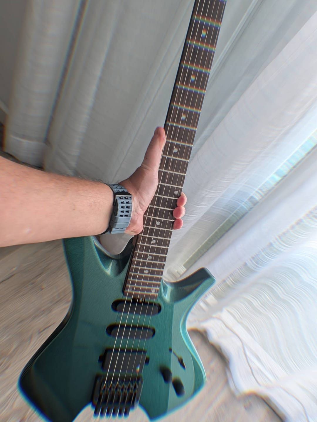 Customer photo review of Donner HLX-500 Guitare Électrique Moderne Sans Tête【ancienne réf. NHL-500】