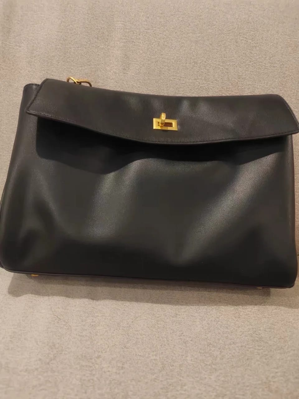 Customer photo review of MAE - Sac à Main en Cuir Lisse Fermoir doré