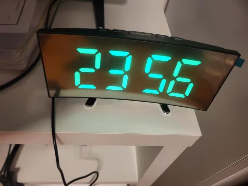 Customer photo review of MirrorClock | Digitaler LED Spiegel Wecker