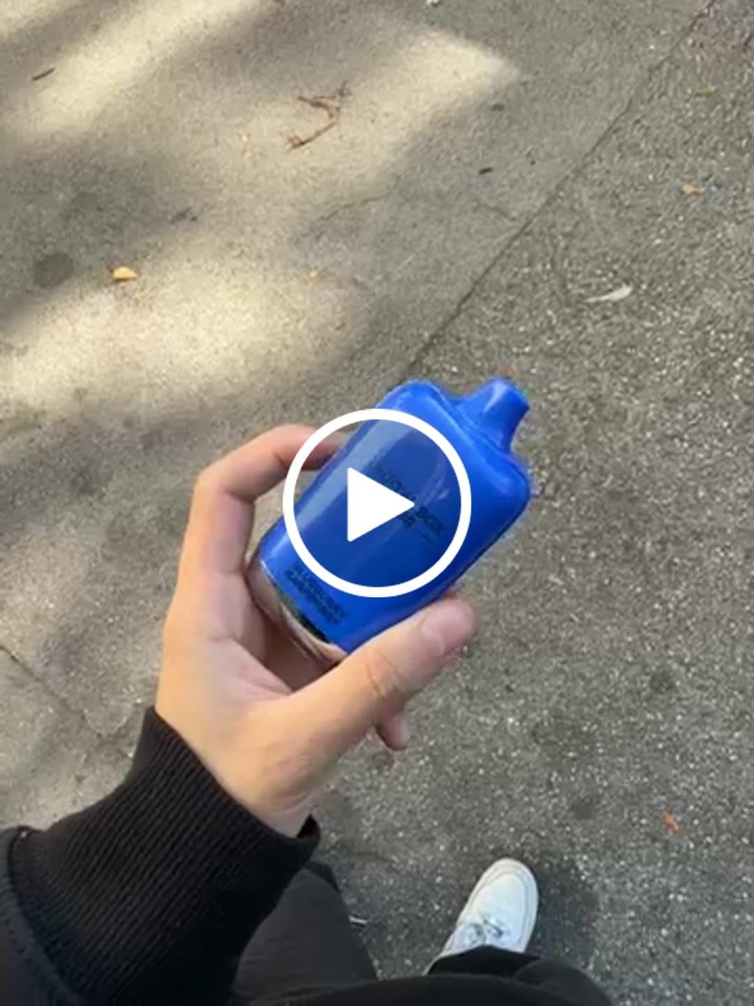 Customer video review of Tornado Vape 12000 - Kiwi Passionfruit Guava