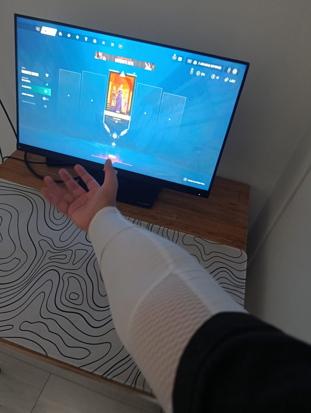 Customer photo review of Wraith Esports Arm Sleeve