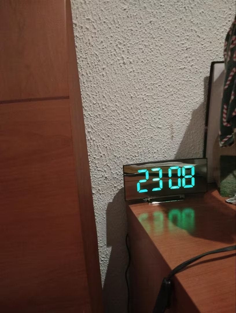 Customer photo review of MirrorClock | Digitaler LED Spiegel Wecker