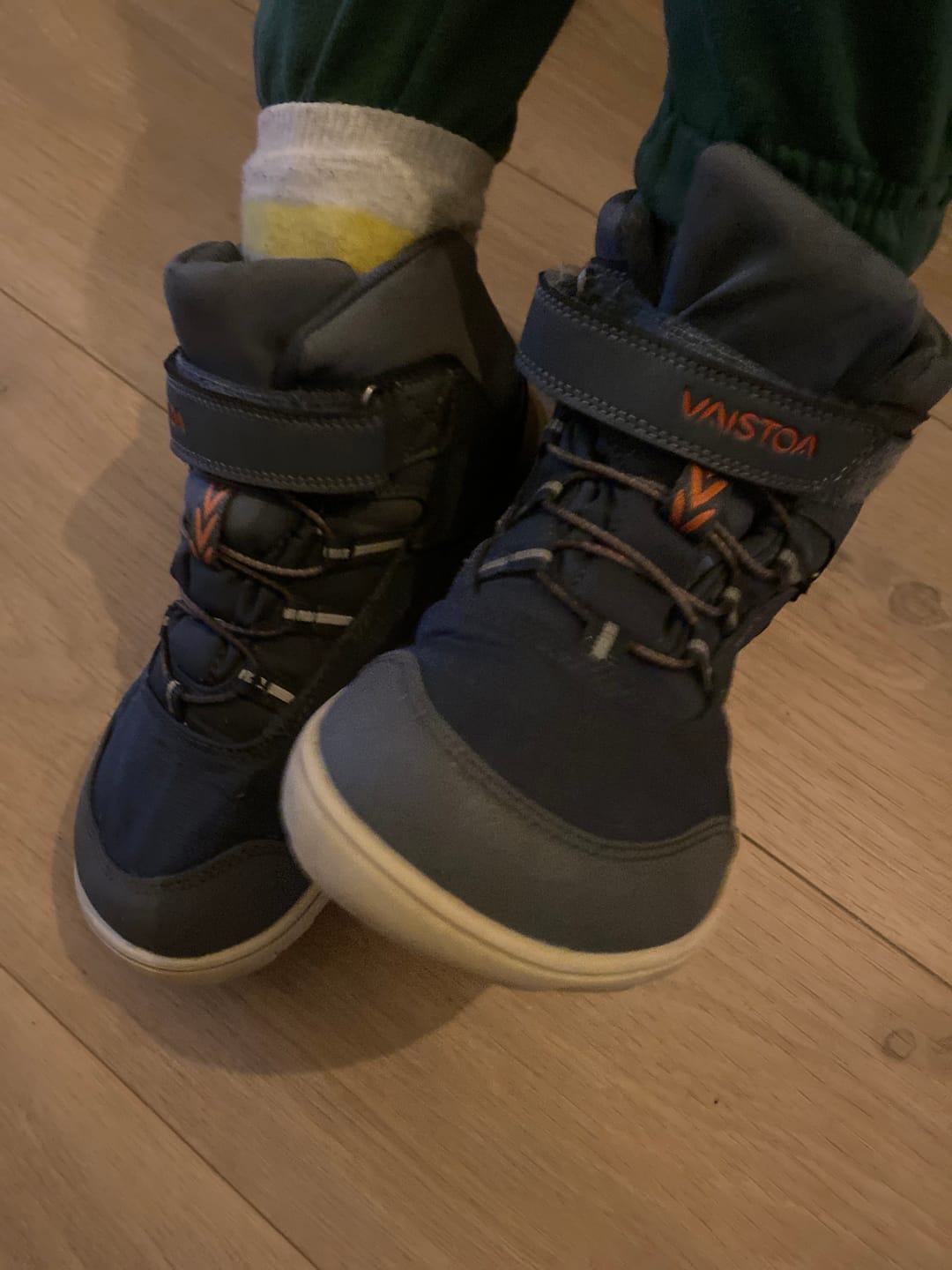 Customer photo review of Vaistoa Kaste lasten vedenpitävät paljasjalkakengät