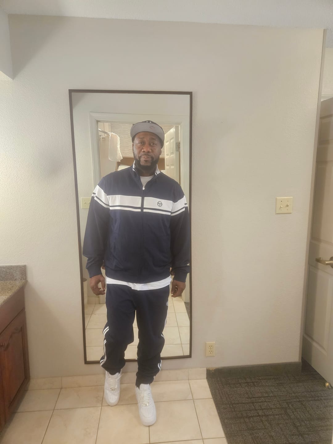 Customer photo review of Damarindo Track Jacket Archivio- Maritime Blue/ White