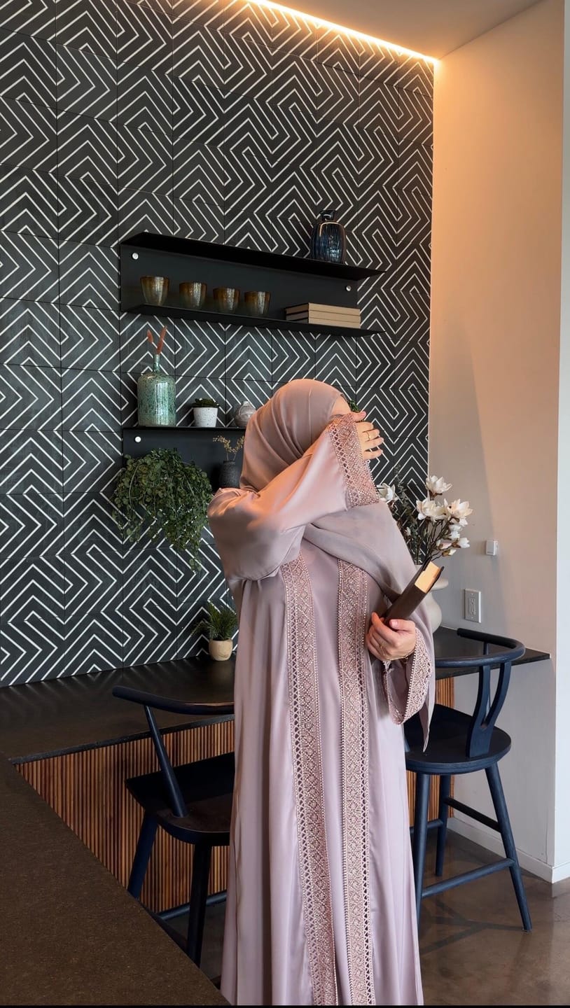 Customer photo review of Nourah Everyday Abaya - Nude