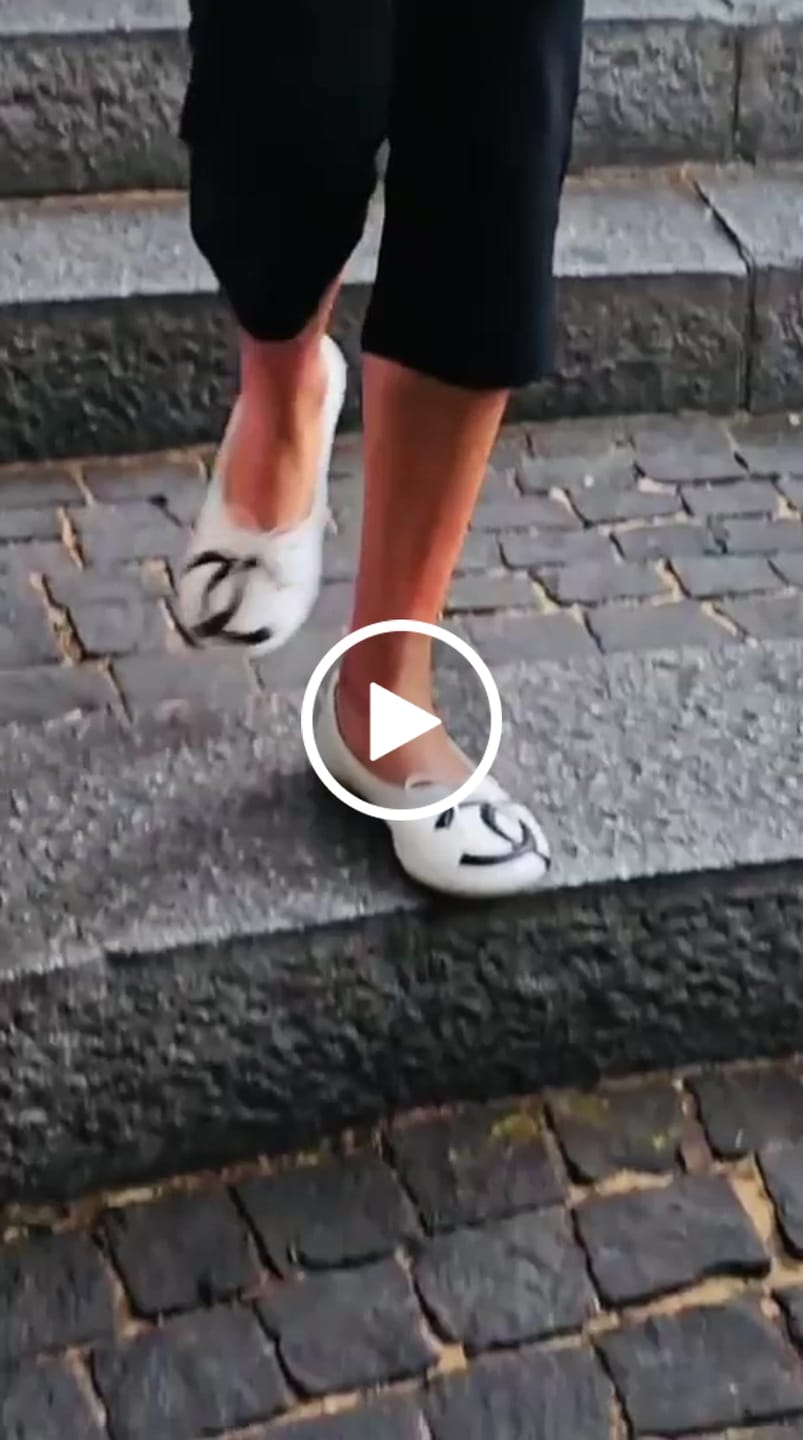 Customer video review of CC 26s Coco Beach Ballet Flats White Quited Lambskin 741121