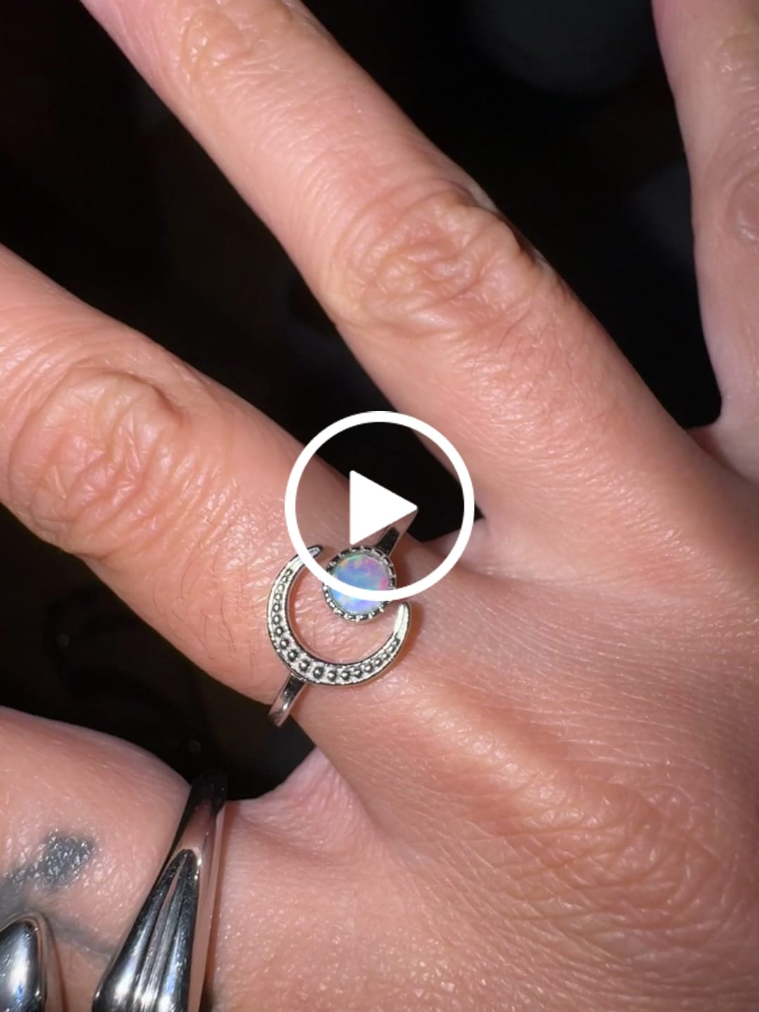 Customer video review of Anillo Lunar