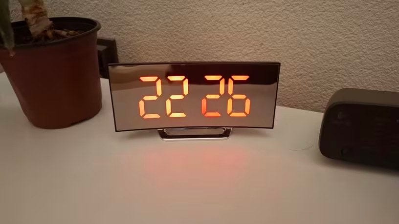 Customer photo review of MirrorClock | Digitaler LED Spiegel Wecker