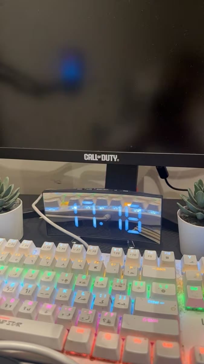 Customer photo review of MirrorClock | Digitaler LED Spiegel Wecker