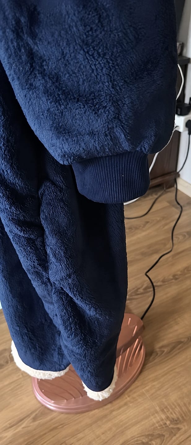Customer photo review of Deckenhoodie