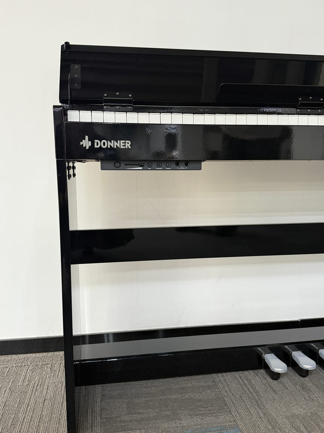 Customer photo review of Donner DDP-75 Piano Digital Vertical Negro Brillante Con Tapa Abatible