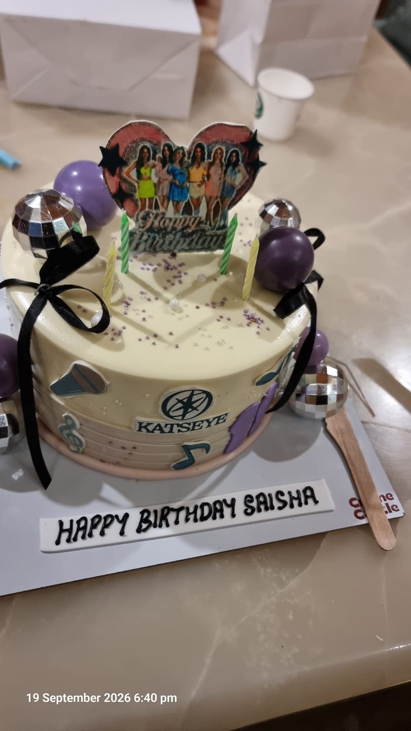 Customer photo review of Katseye K-Pop Disco Cake