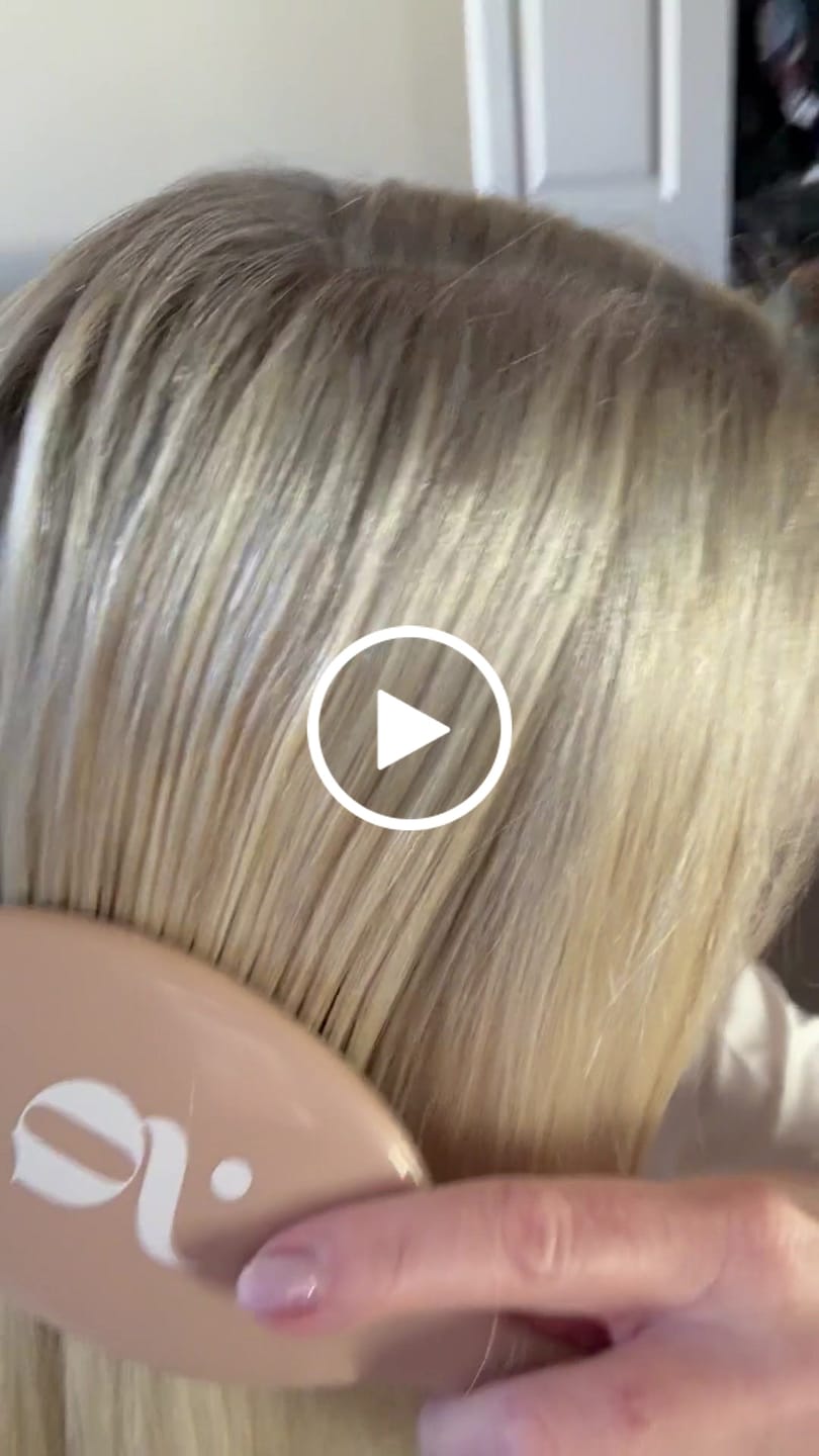 Customer video review of The Detangling Brush