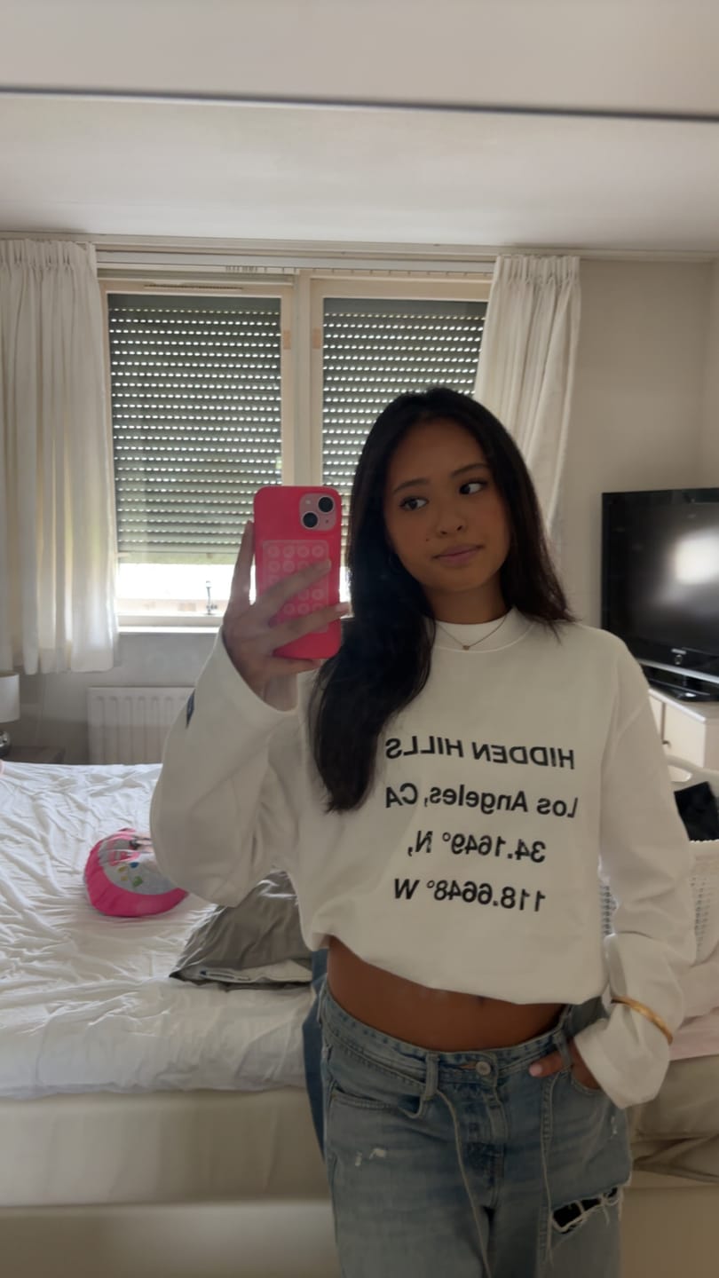 Customer photo review of VINTAGE LOGO LONGSLEEVE T-SHIRT WHITE