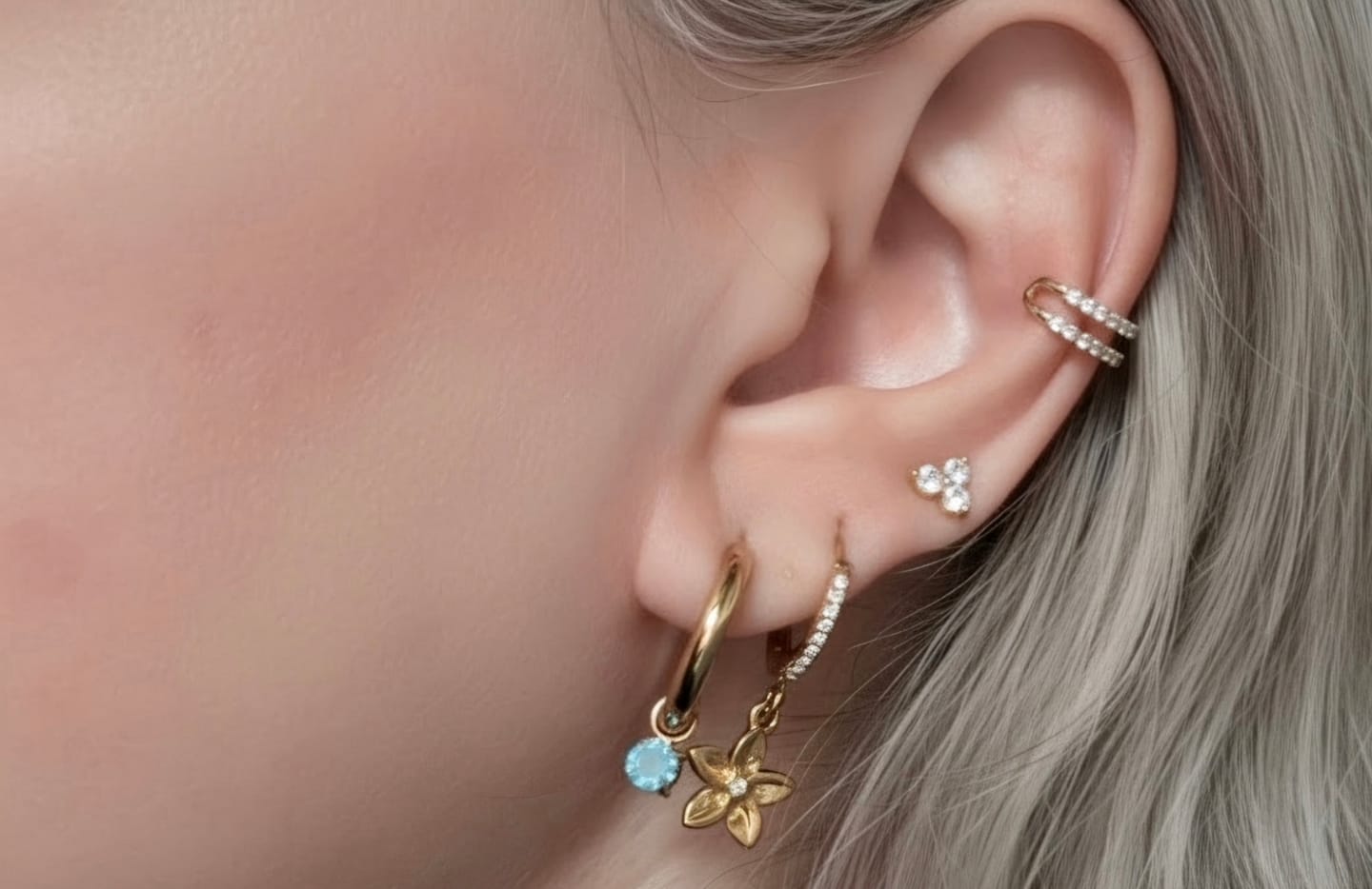 Customer photo review of Elegance Birthstone Huggie Ohrringe 14K Vergoldet