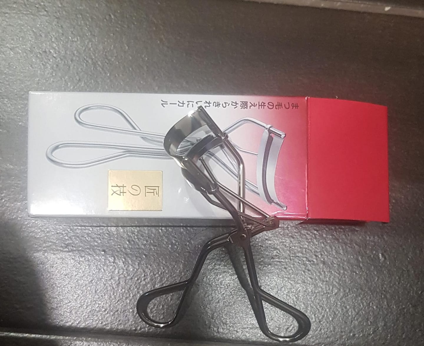 Customer photo review of Shiseido Eyelash Curler 213 - Japanese Eyelash Curler for Defined, Lifted Lashes