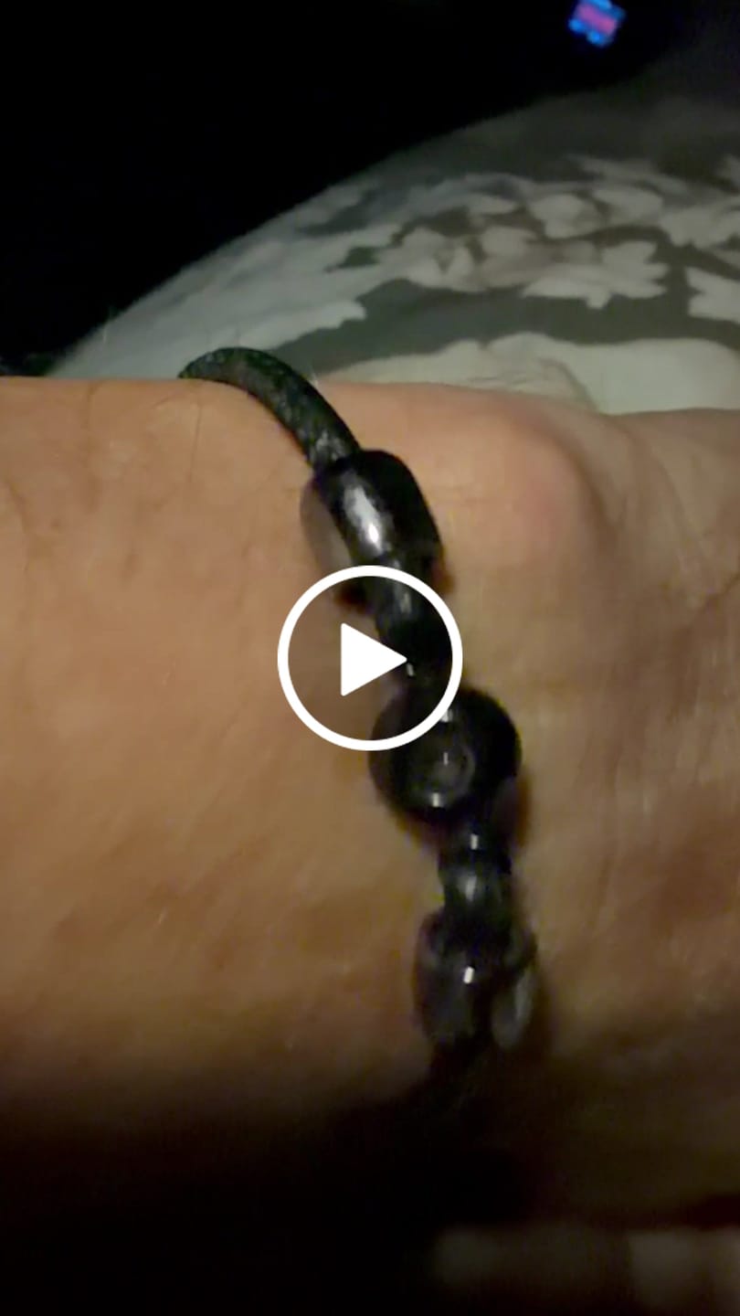 Customer video review of Personalisiertes Leder-Fotoarmband