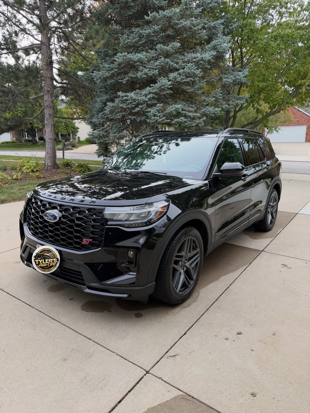 Customer photo review of Decked Out Tire Dressing - 16 oz.