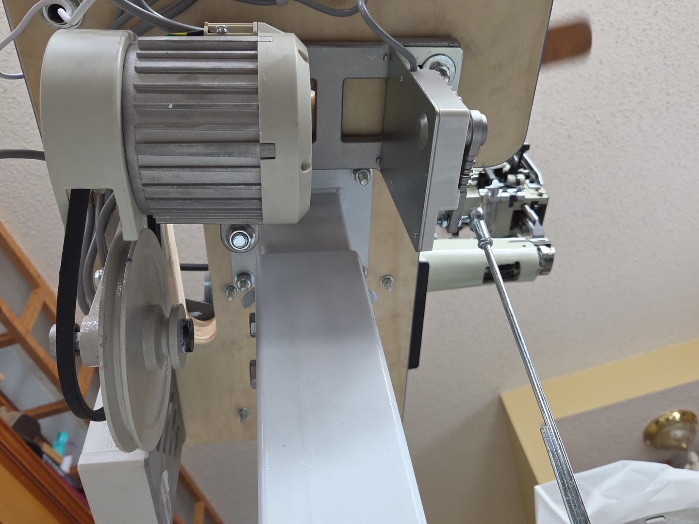 Customer photo review of Speed Reducer for Industrial Sewing Machines – Torque Booster for Heavy-Duty Fabrics
