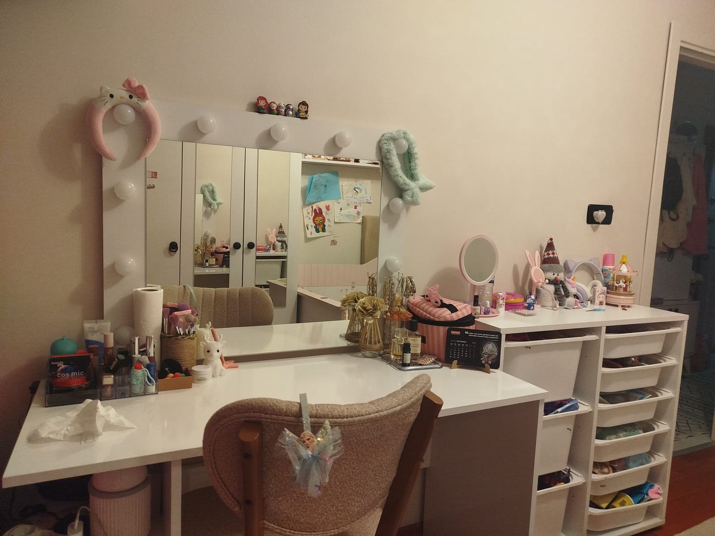 Customer photo review of Rani EF108 Hollywood Işıklı Ayna Kulis Makyaj Aynası Spot Işıklar Dahil Ayna Beyaz