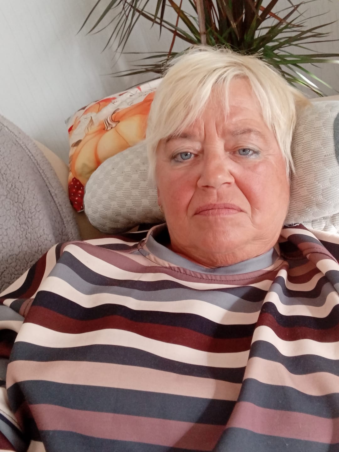 Customer photo review of Butterstoff Sweater mit Patch am Ärmel SMALL STRIPES schwarz/braun/beige/creme/grau