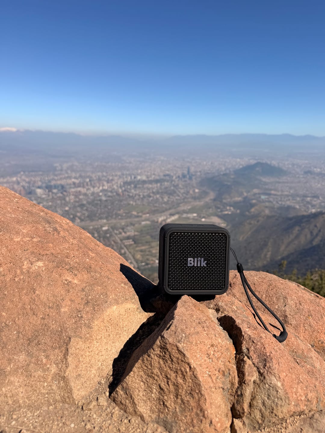 Customer photo review of Parlante Bluetooth Blik BassGo 15W IPX6 19H TWS Negro - Negro