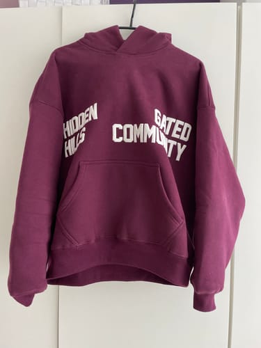 Customer photo review of GATED COMMUNITY HOODIE DARK PLUM