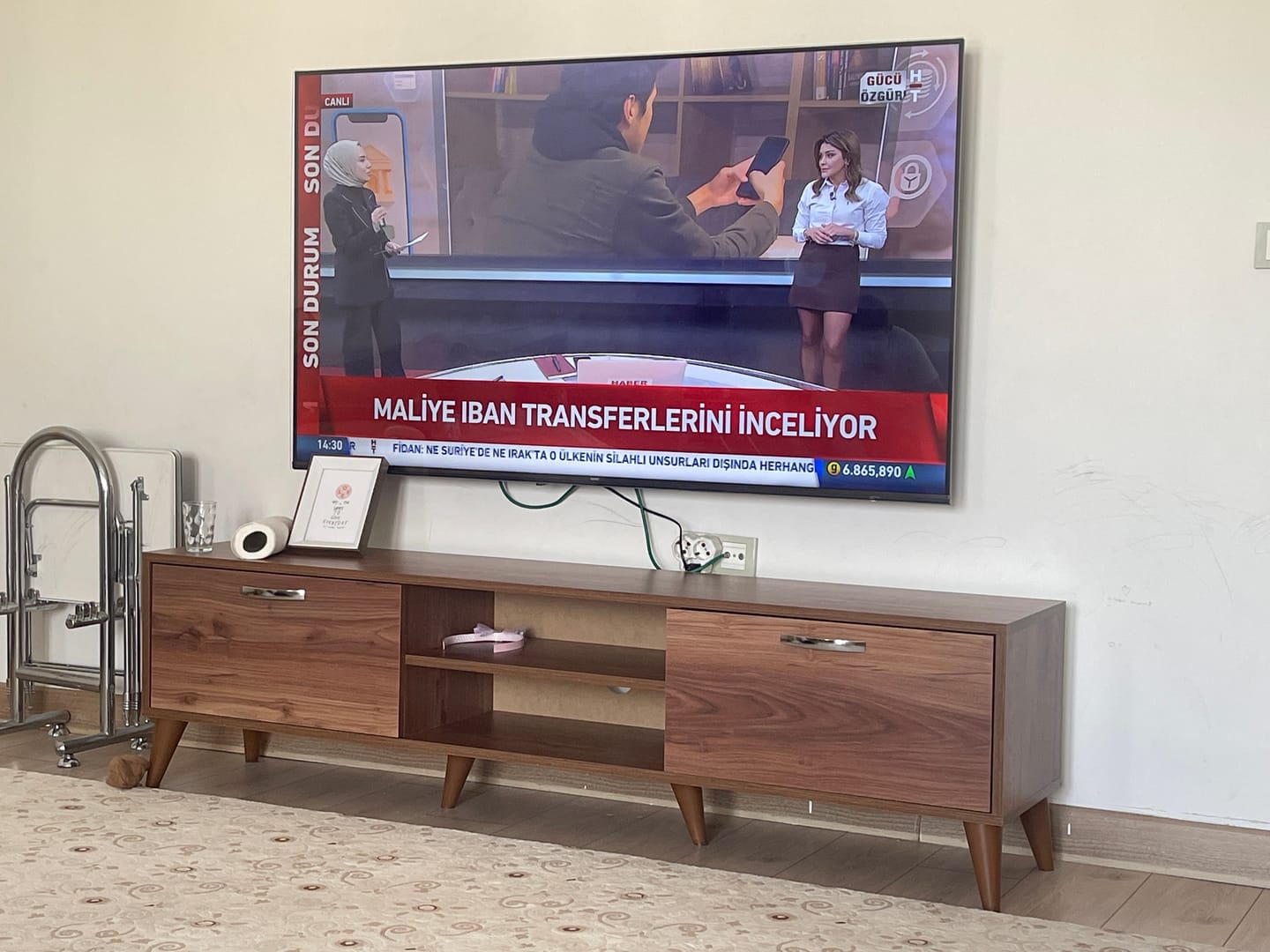 Customer photo review of Rani A9 Tv Ünitesi Modern Ayaklı Tv Sehpası 180 cm Minyatür Ceviz