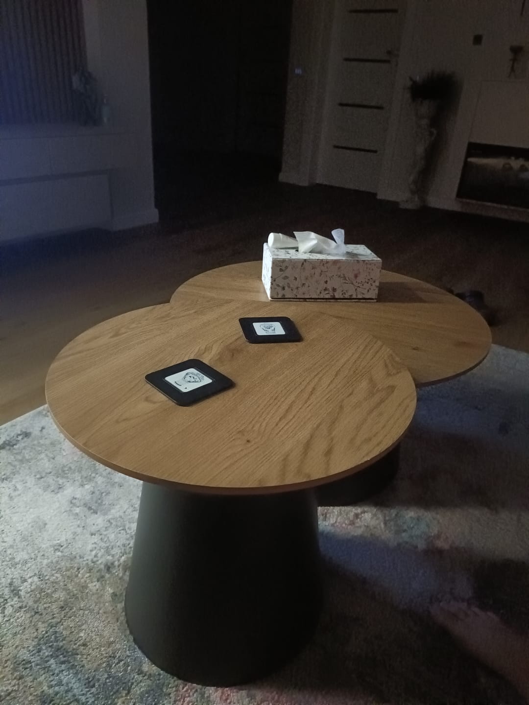 Customer photo review of Set 2 masute cafea MALOMI, stejar/negru