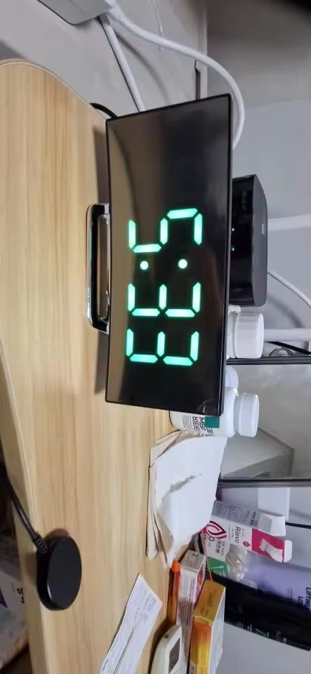 Customer photo review of MirrorClock | Digitaler LED Spiegel Wecker