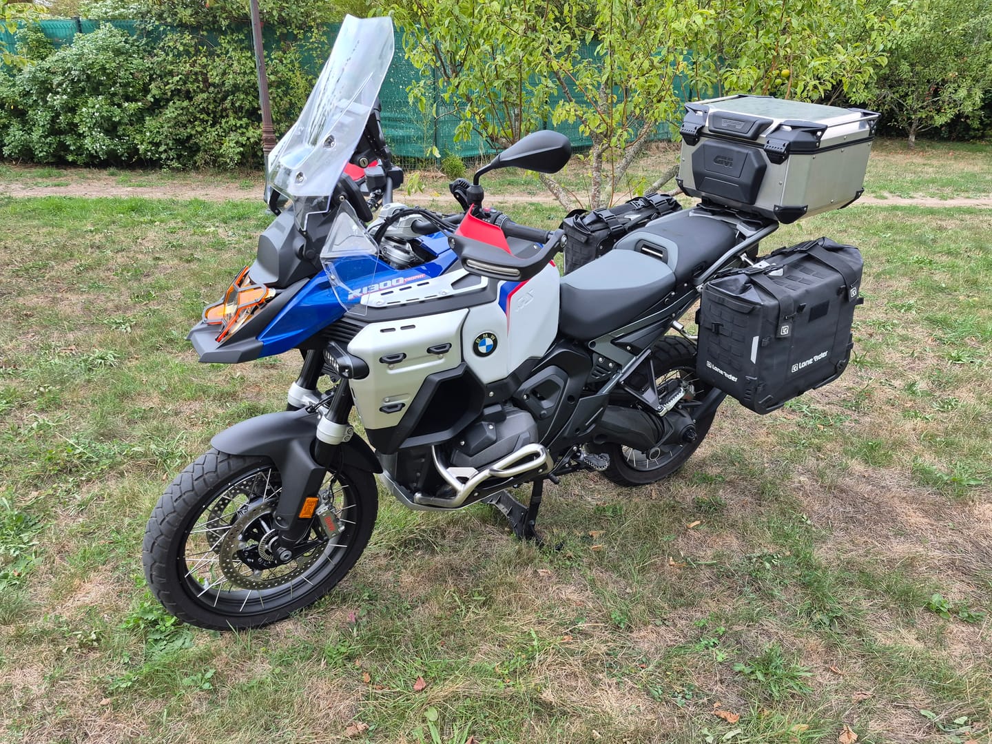 Customer photo review of MotoRacks – Motorcycle Luggage Pannier Racks