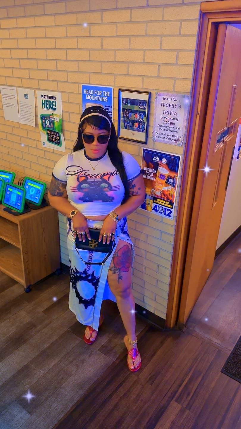 Customer photo review of Graphic Crop Top Slit Skirt Set