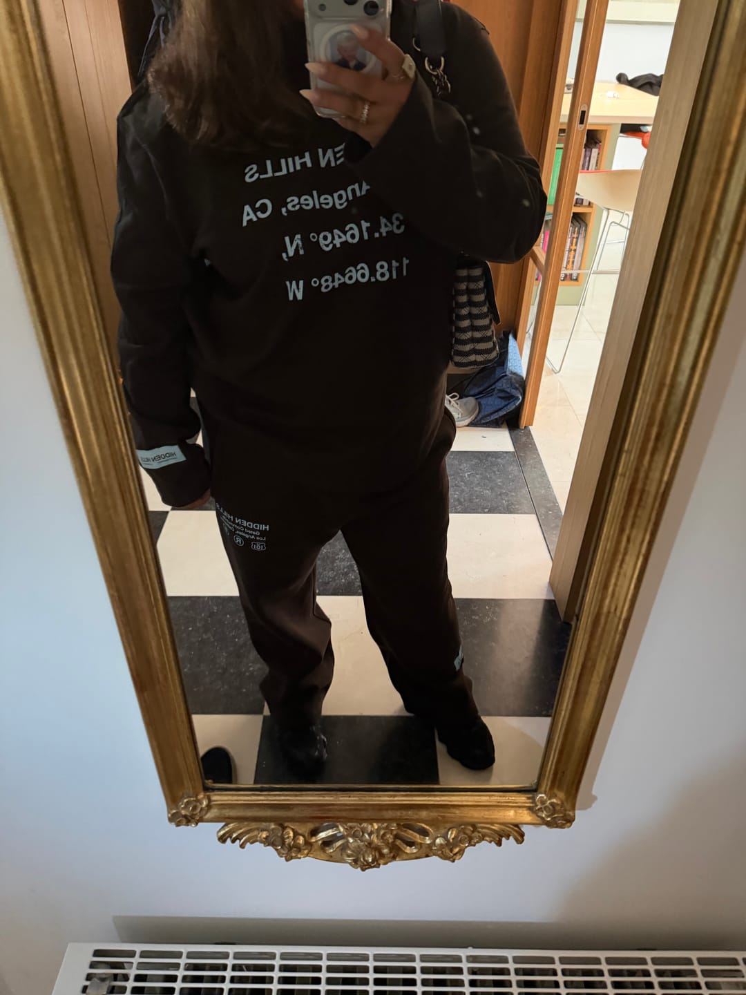 Customer photo review of VINTAGE LOGO LONGSLEEVE T-SHIRT DARK BROWN/LIGHT BLUE