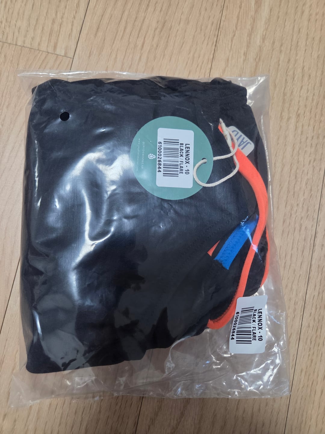 Customer photo review of LENNOX ONE PIECE - Black|Flare