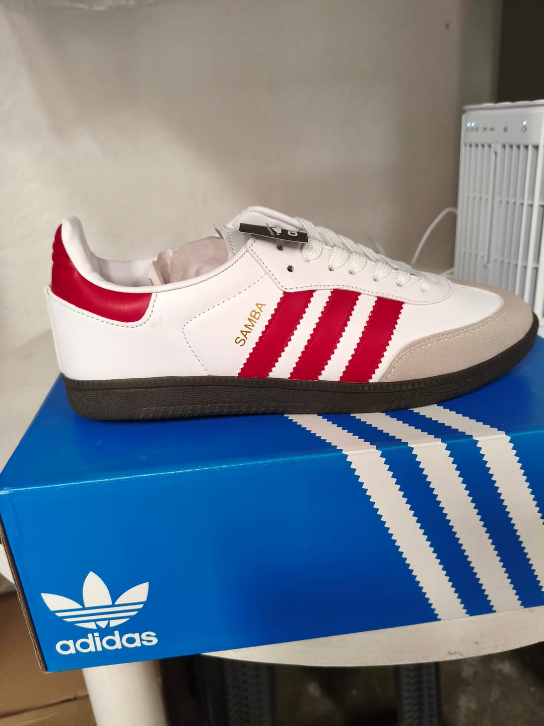 Customer photo review of Tenis Smb Blanco Rojo