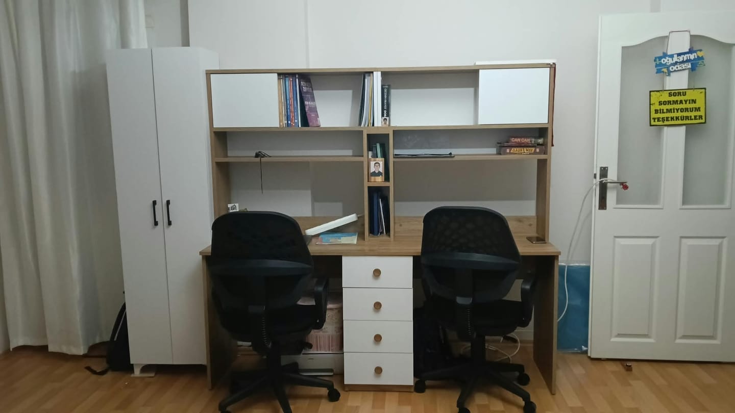 Customer photo review of Rani HA130 İki Kişilik Raflı 2 Kapaklı 4 Çekmeceli Çalışma Ofis Bilgisayar Masası Sepet Ceviz - Beyaz