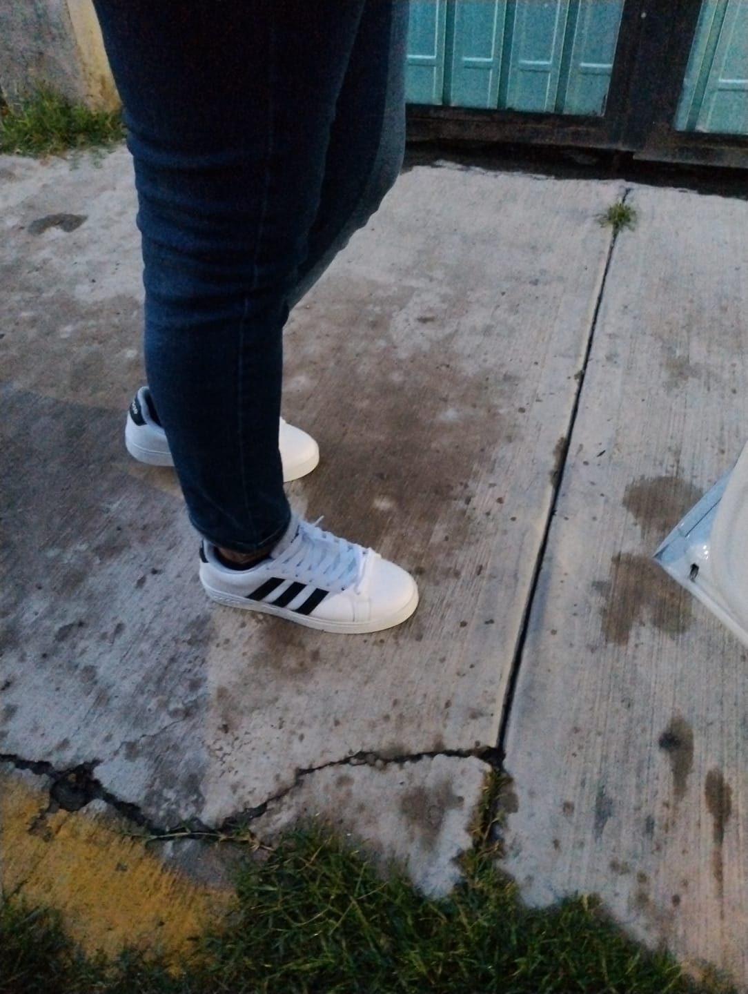 Customer photo review of Tenis Neo Grand Court Blanco Negro
