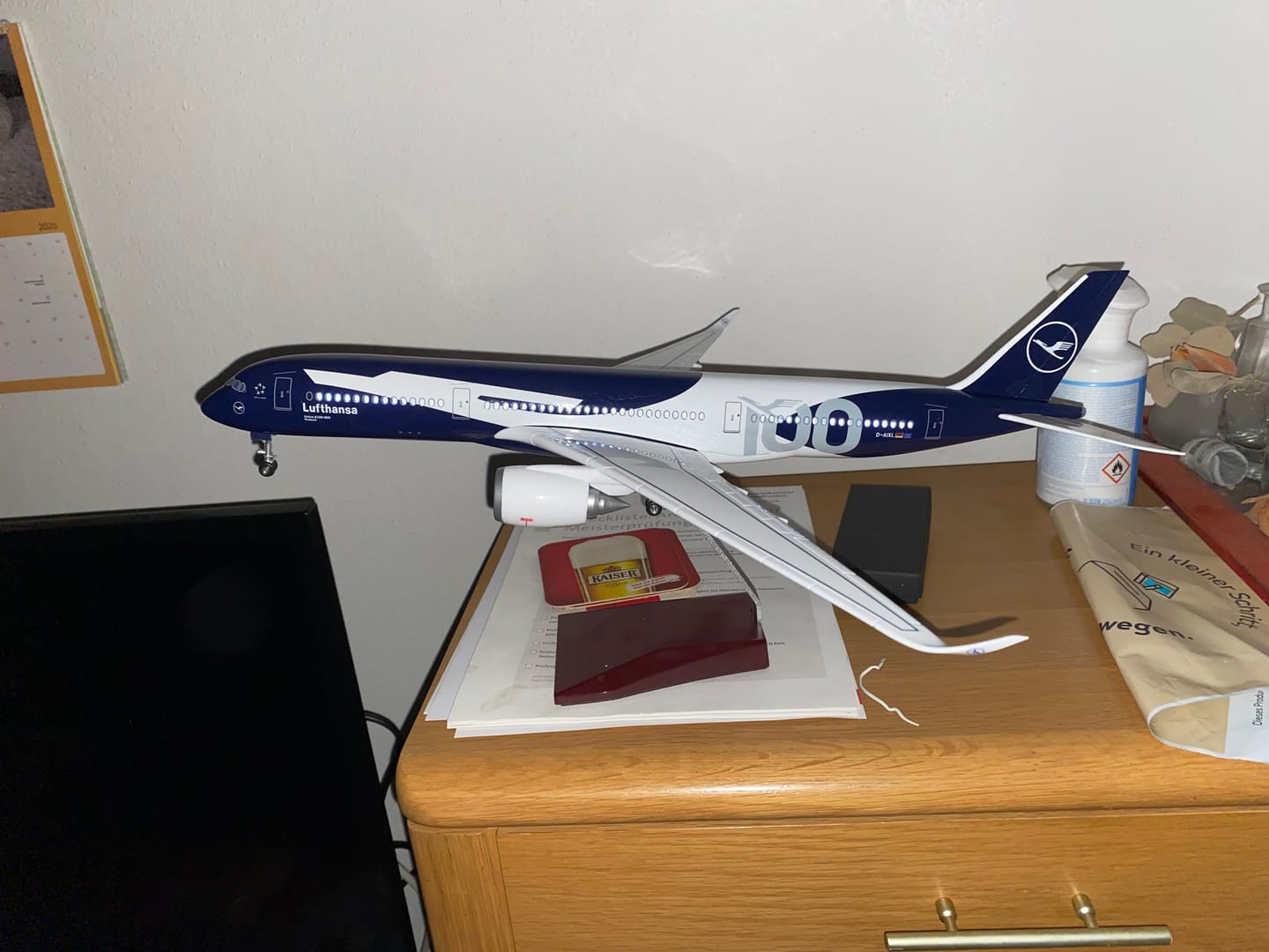 Customer photo review of Lufthansa Airbus A350 100 Years Edition 1:142 Scale Model