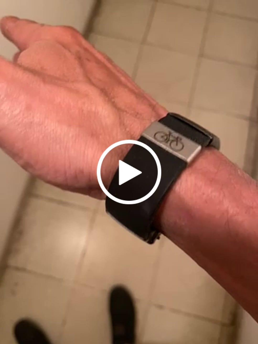Customer video review of AXO ID - Brazalete de Emergencia
