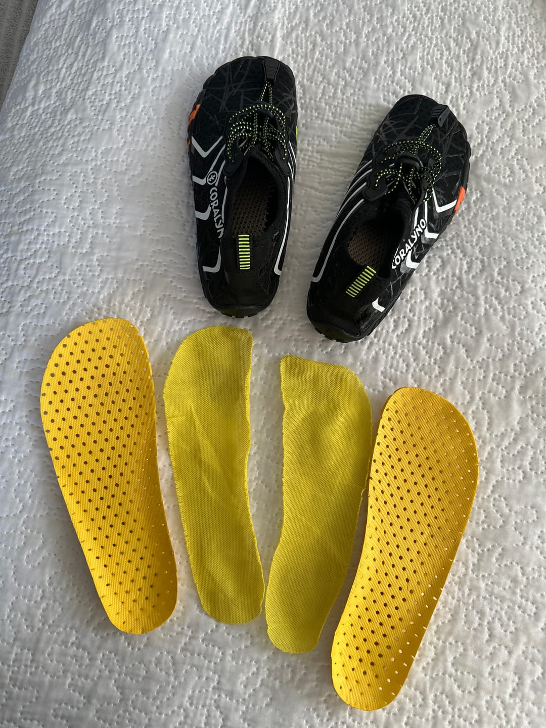Customer photo review of Negro Coralyno™ - Zapatos acuáticos con cordones