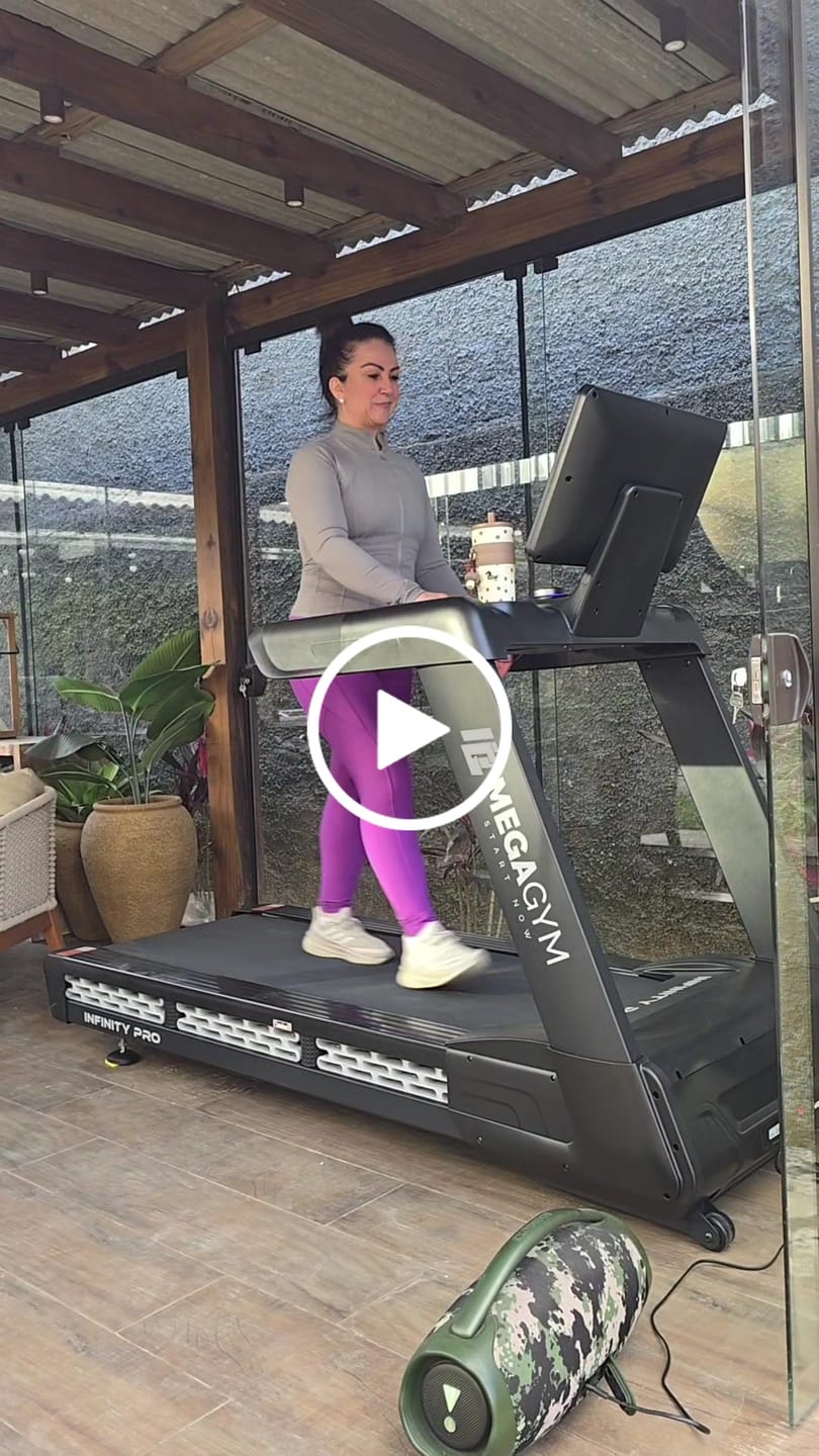 Customer video review of Esteira Profissional Infinity Pro | 25 km/h | Suporta 200 kg | Motor AC 6 HPP | Inclinação Automática com 25 Níveis