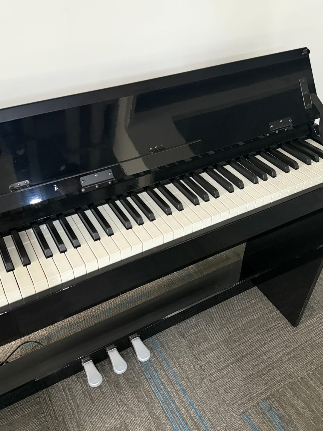 Customer photo review of Donner DDP-75 Piano Numérique Droit Noir Laqué, 88 Touches à Action de Marteau