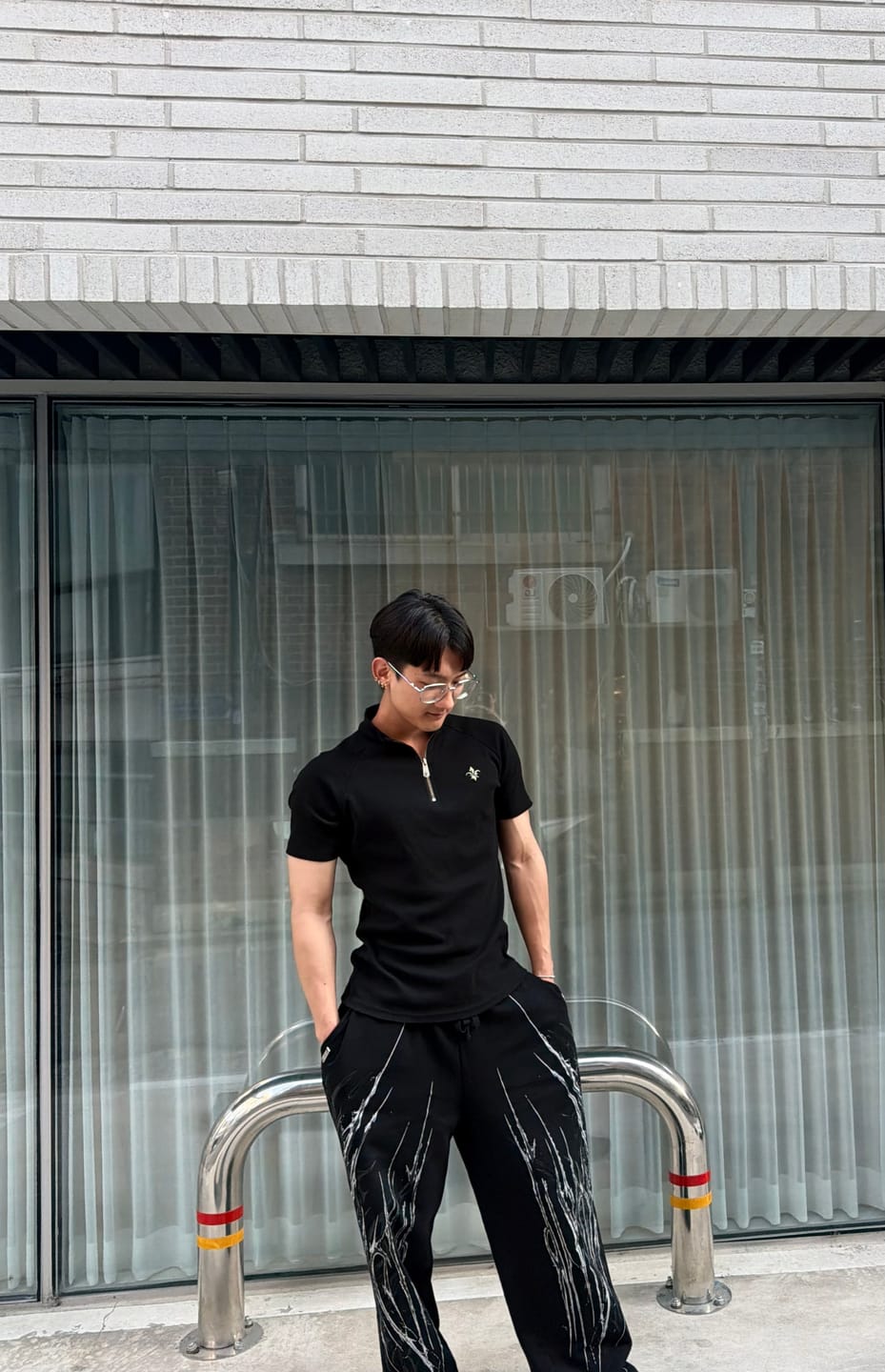 Customer photo review of Venom Texture Symbiote Banana sweatpants [VOID BLACK]